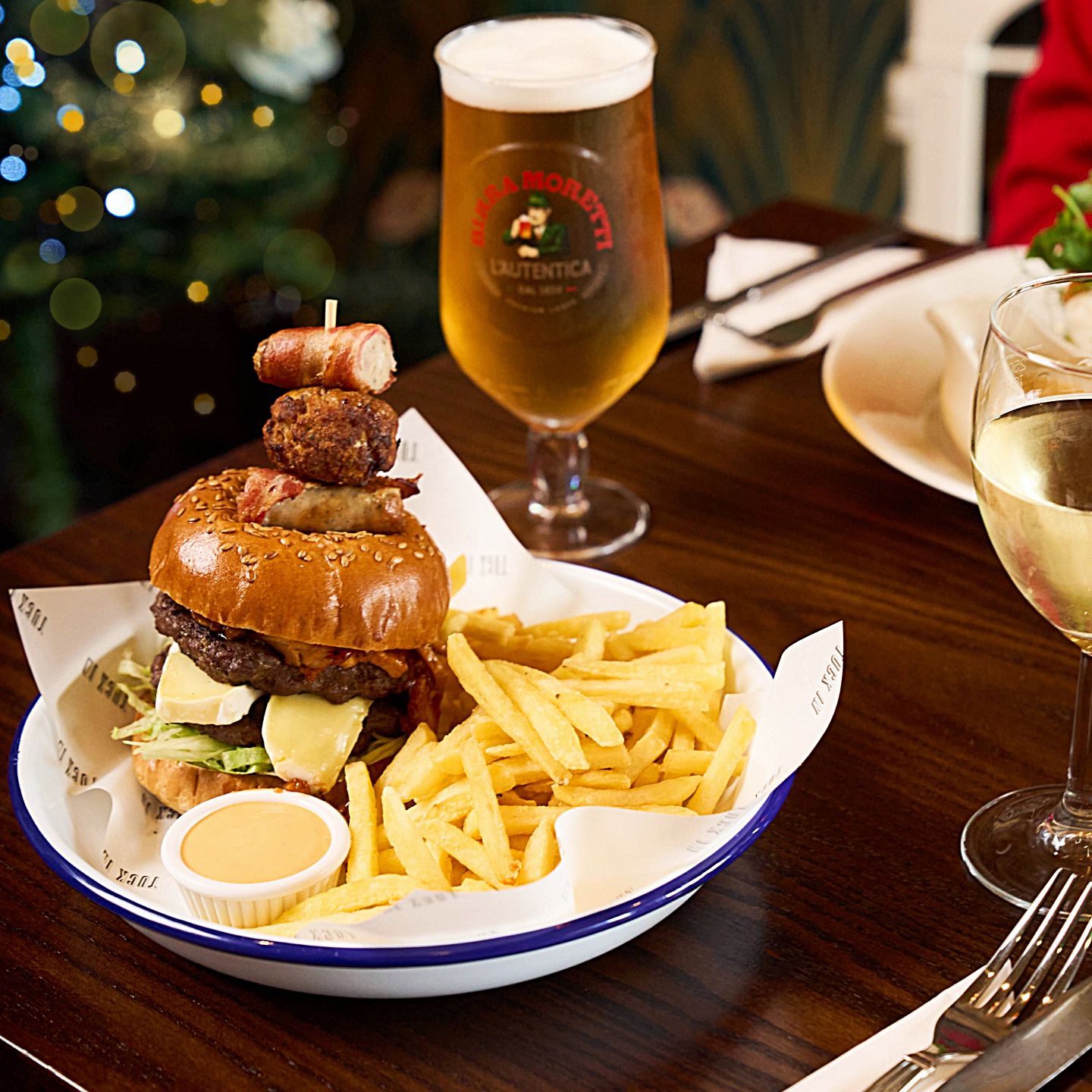 Festive Lunch & Dinner at The Tuck & Tanner in Top Valley Bulwell